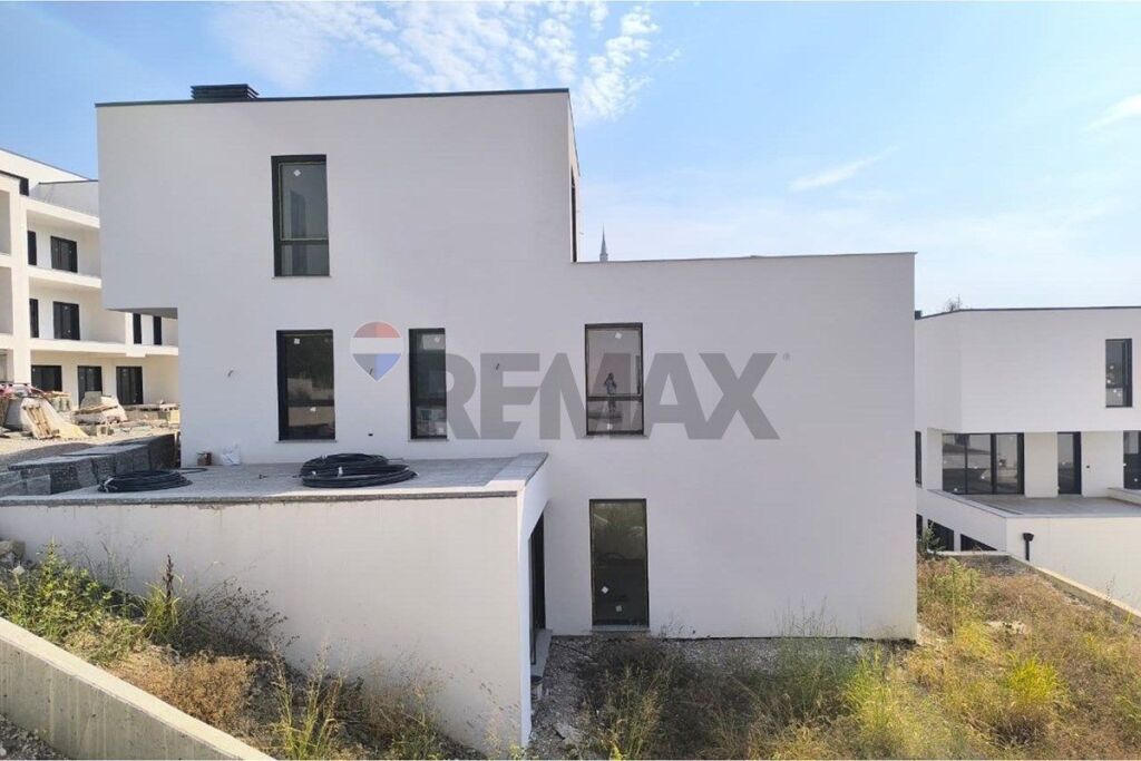Villa for sale Lake Farka.