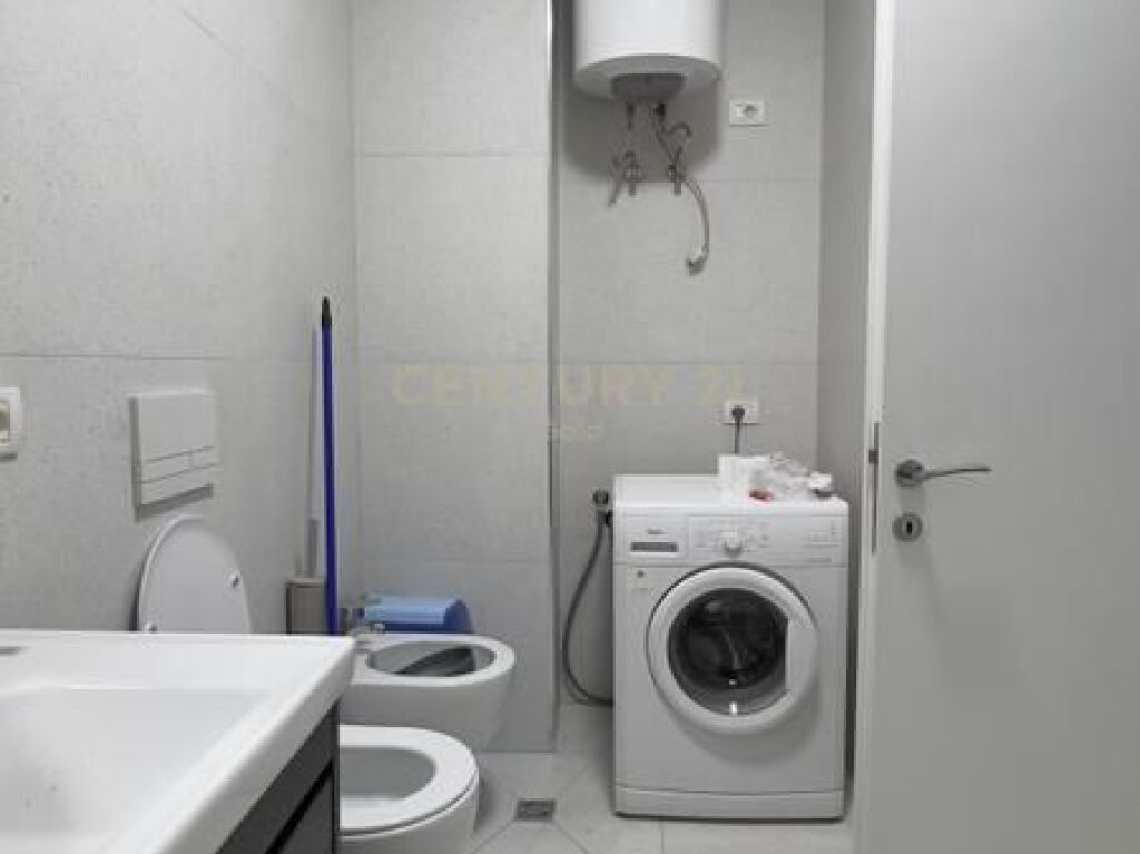 JAPIM ME QIRA APARTAMENT  POST PARKIMI TEK TREGU ELEKTRIK!!