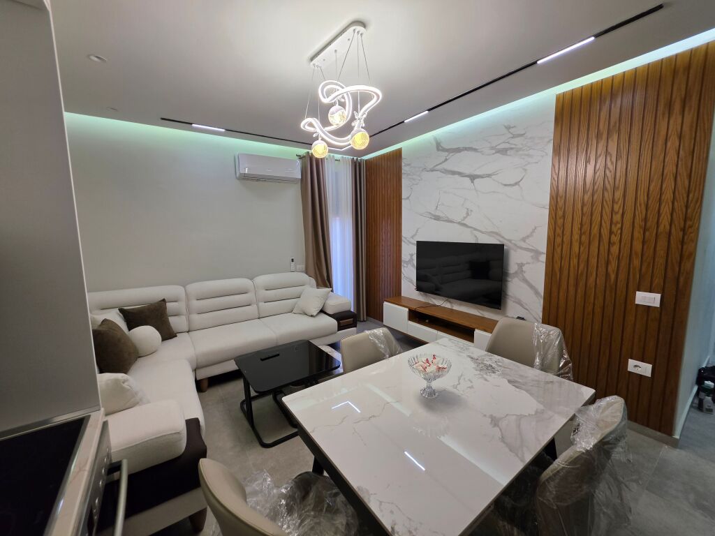🏡 Apartament 1+1 me qera  📍 Rruga e Dibrës, pranë njësisë numër 8 💵 Çmimi: 70.000 Lekë/Muaj