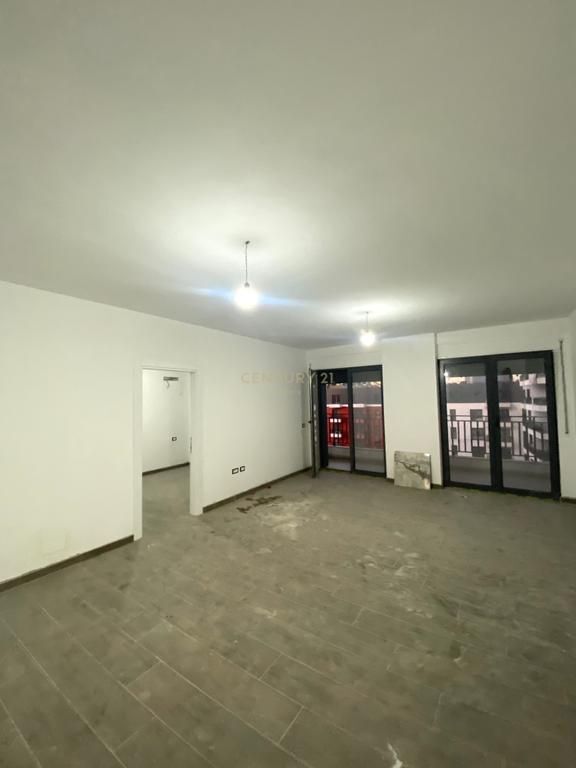 Apartament /Zyre 3+1+2 per qira Bulevardi i Ri , Kompleksi Ndregjoni 90,000 Lekë /month