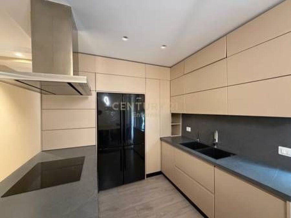 Apartament 3+1+2poste parkimi tek Nobis per Qira