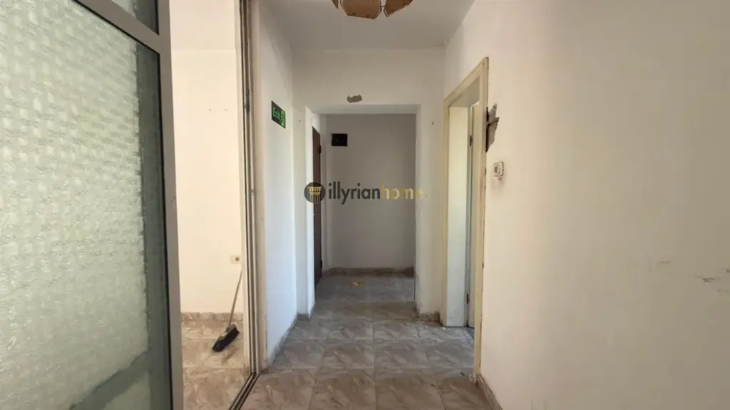QIRA | APARTAMENT 3+1 | PRANË MINISTRISË SË DREJTËSISË