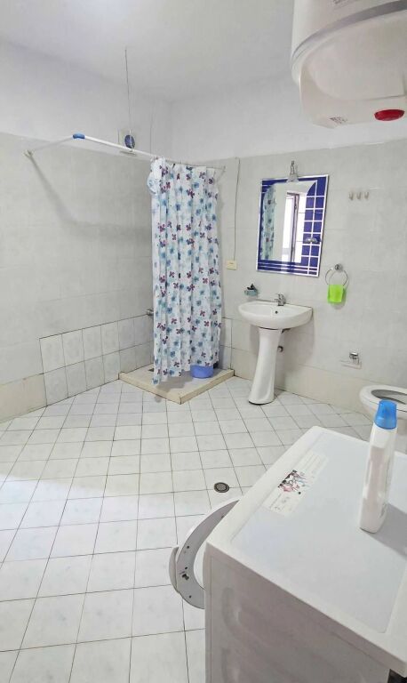Apartament 1+1 me qira Rruga e Dibrës 550 mijë lekë