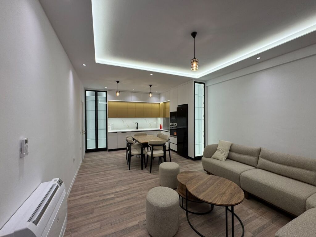 Apartment 2+1+parking for rent in Astir at the Urban Gate Complex. 65000 lek