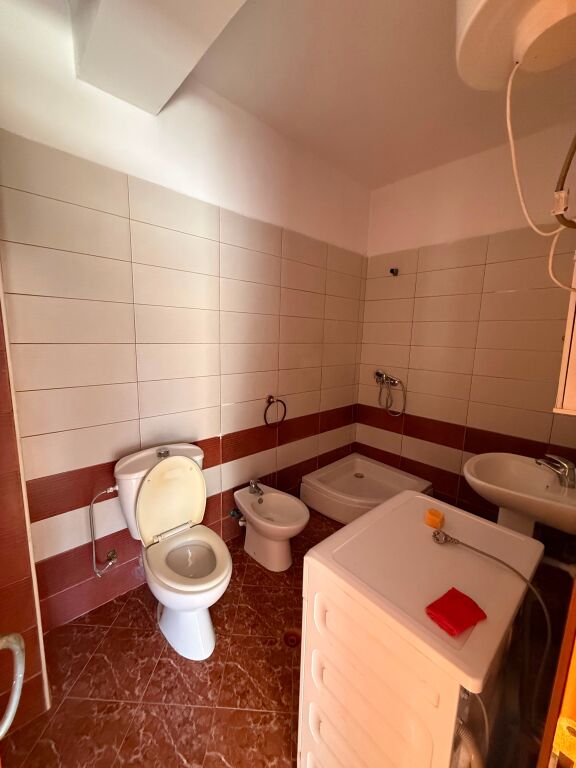 Apartament 2+1 per shitje ne astir