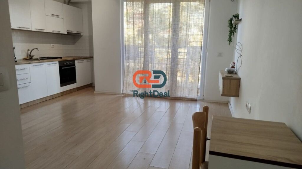Ne Misto Mame, Jepet Me Qira Garsoniere E Pershtatur Ne Apartament 1+1, Ideal Per Banim!!!