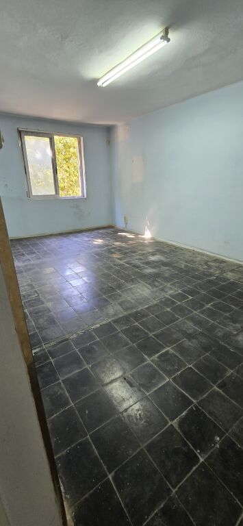 Shitet apartament 2+1, rruga e kavajes