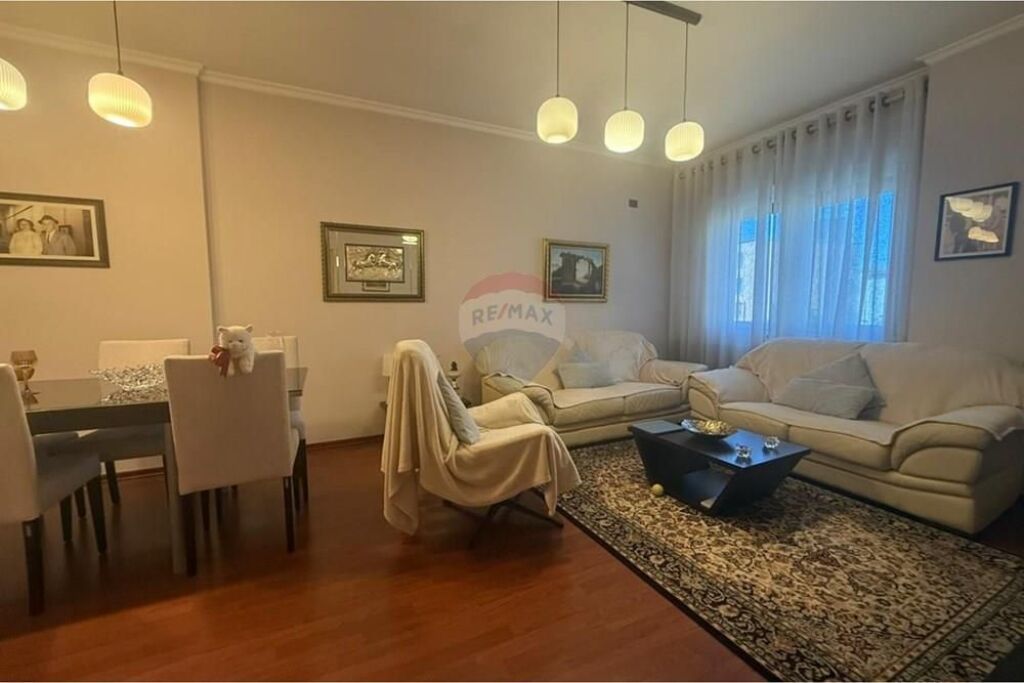 Apartament 3+1+2 për shitje , Rruga e Barrikadave