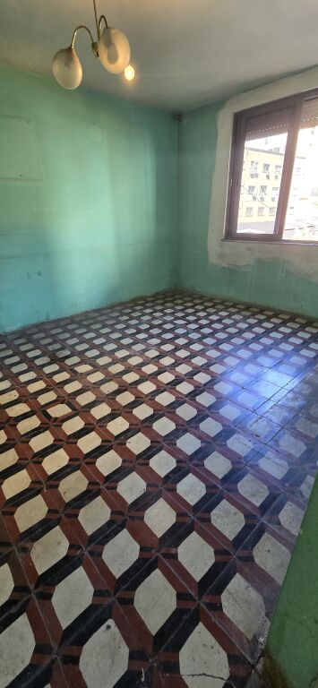 Shitet apartament 2+1, rruga e kavajes