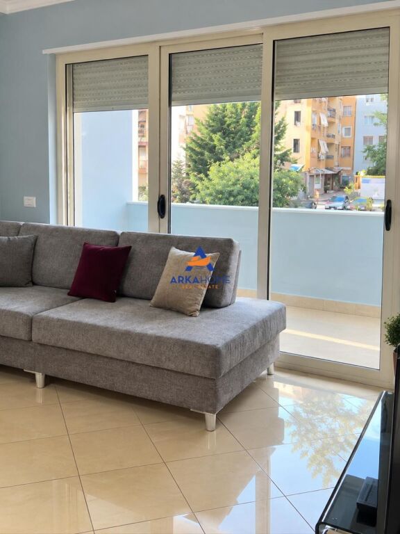 JEPET APARTAMENT ME QERA 1+1+BALLKON "PRANE PALLATEVE CABEJ, DERVENI" 45.000 LEKE