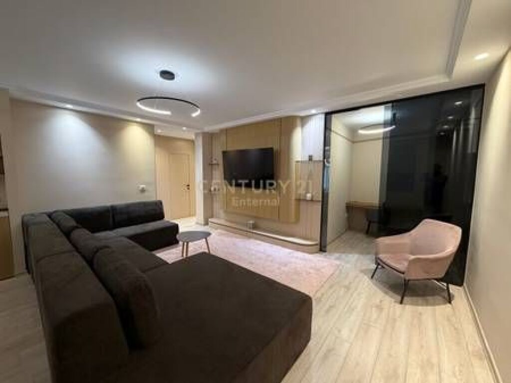 Apartament 3+1+2poste parkimi tek Nobis per Qira