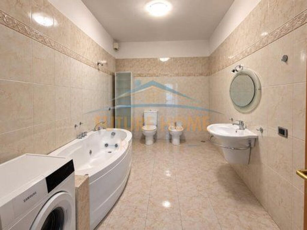 Shitet, Apartament 2+1+2, Bllok