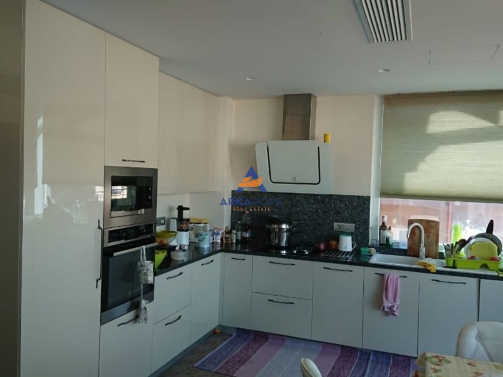 JEPET ME QERA APARTAMENT 2+1+BALLKON "TE KOMPLEKSI KIKA 1 " 870 EURO