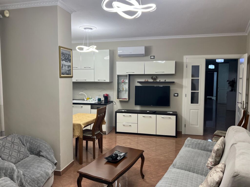 Apartament me qera 2+1+2 Rruga Kajo Karafili