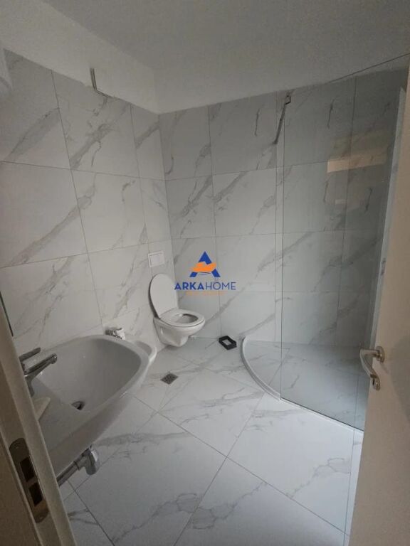 JEPET ME QERA APARTAMENT 2+1+ BALLKON "TEK KOPSHTI ZOOLOGJIK" 80.000 LEKE