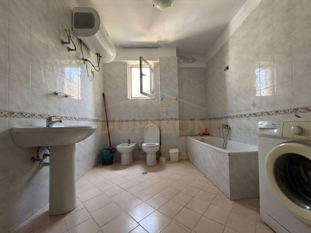 Qira, Apartament 2+1+2, Bulevardi Zogu I, Tiranë.