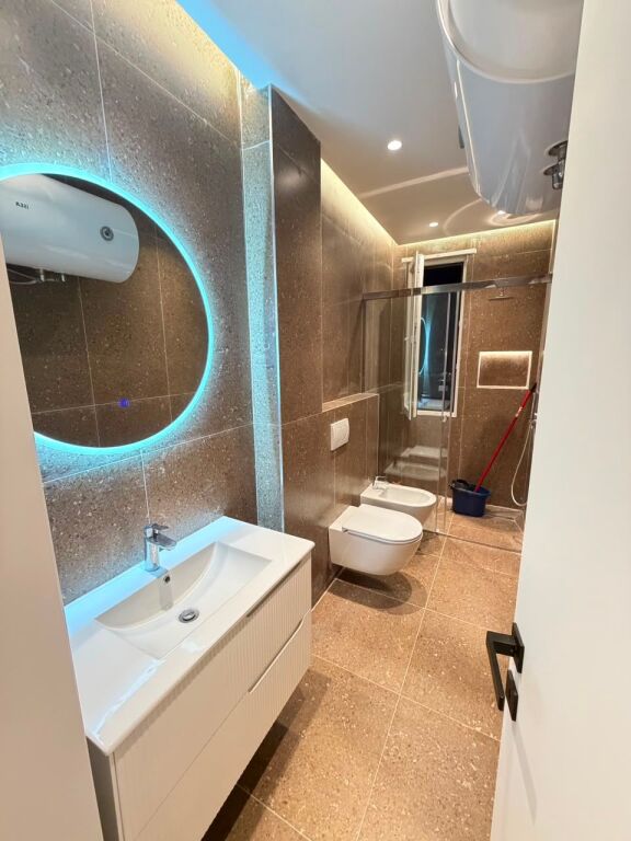 Shitet apartament 2+1 ne zonen e Shkozes prane rrethrrotullimit  ID 5530
