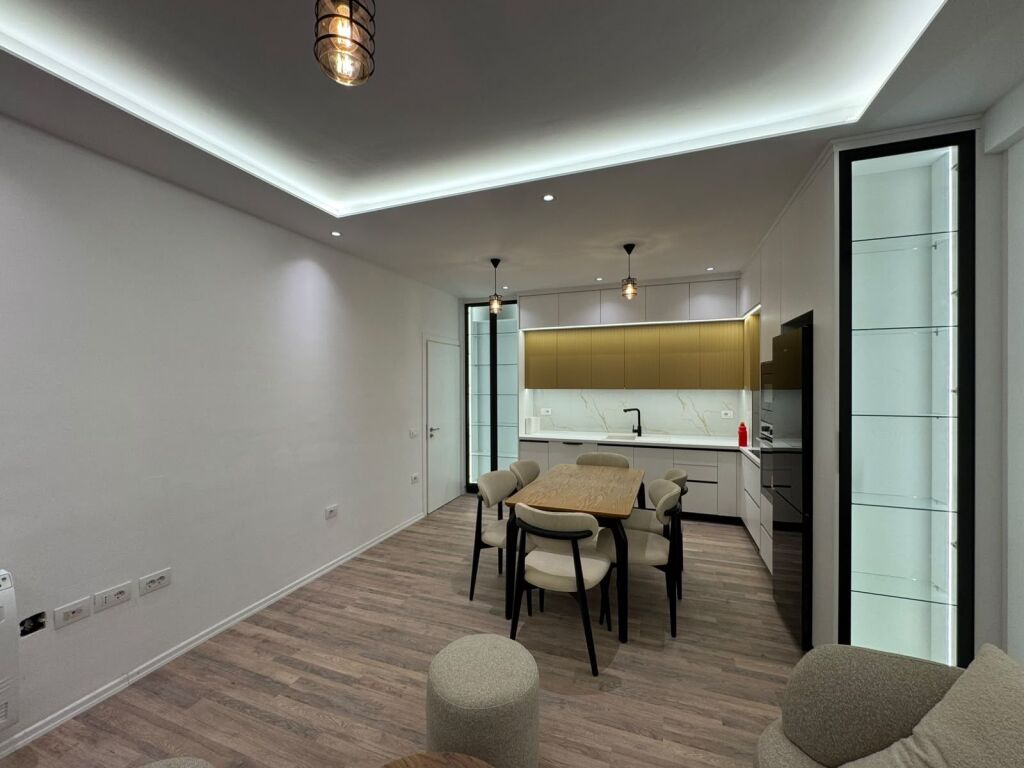 Apartment 2+1+parking for rent in Astir at the Urban Gate Complex. 65000 lek