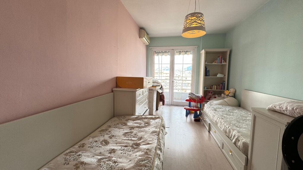 2+1 apartment for rent at Komuna e Parisit!