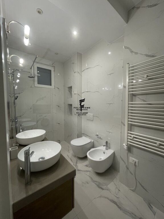 APARTAMENT ME QERA 2+1+BALLKON RRUGA BARDHYL 85.000 LEKE  FH-92813