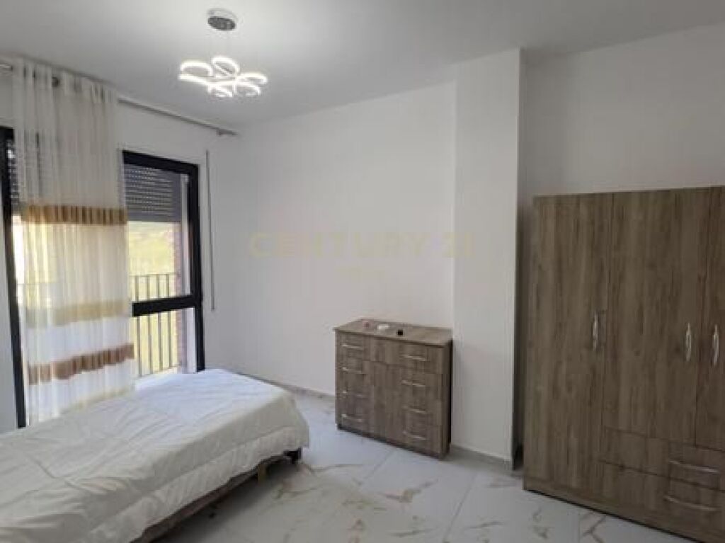JAPIM ME QIRA APARTAMENT  POST PARKIMI TEK TREGU ELEKTRIK!!