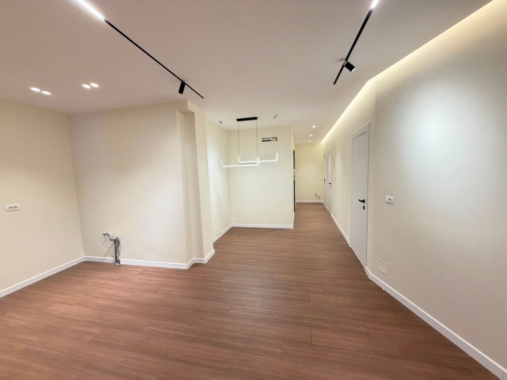 Shitet apartament 2+1 ne zonen e Shkozes prane rrethrrotullimit  ID 5530