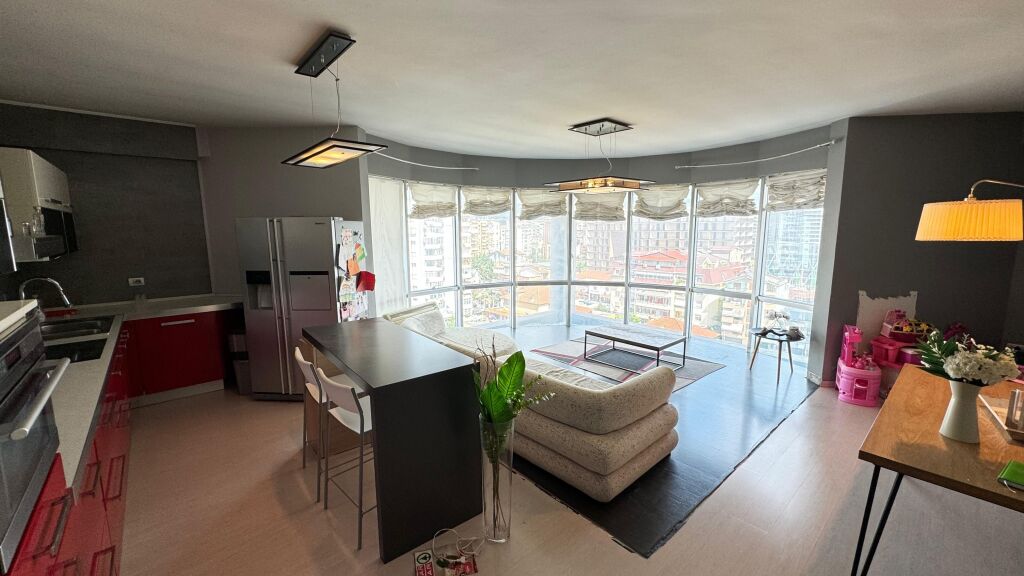 2+1 apartment for rent at Komuna e Parisit!