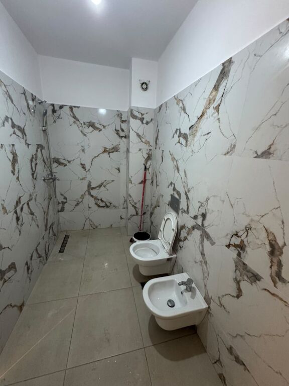 Apartment 2+1+parking for rent in Astir at the Urban Gate Complex. 65000 lek