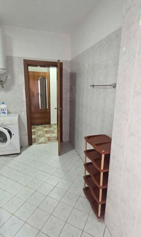 Apartament 1+1 me qira Rruga e Dibrës 550 mijë lekë