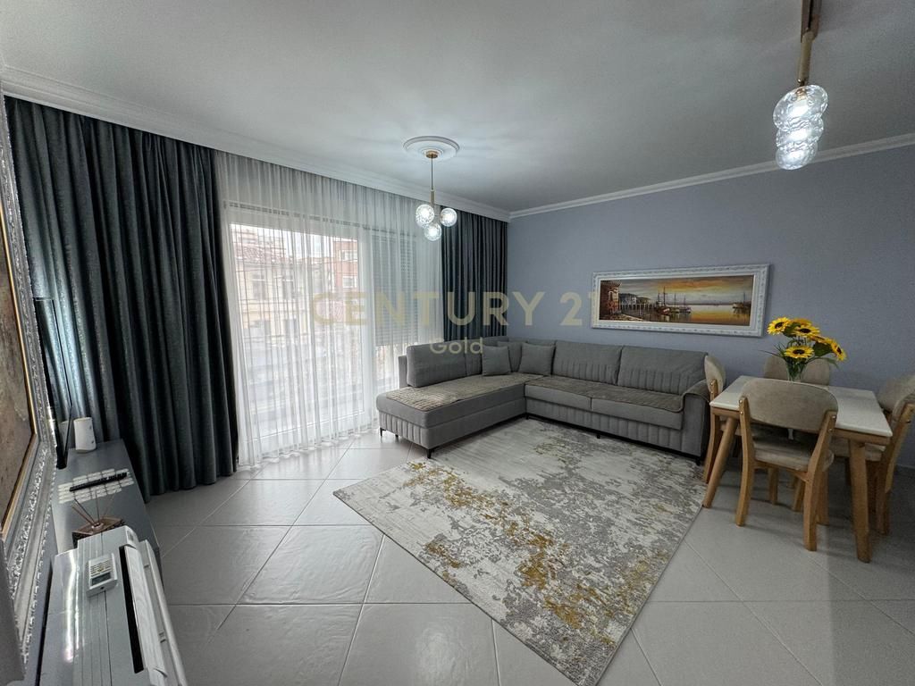 Jepet me Qira Apartament 1+1+Post Parkimi Te Rruga E Barrikadave