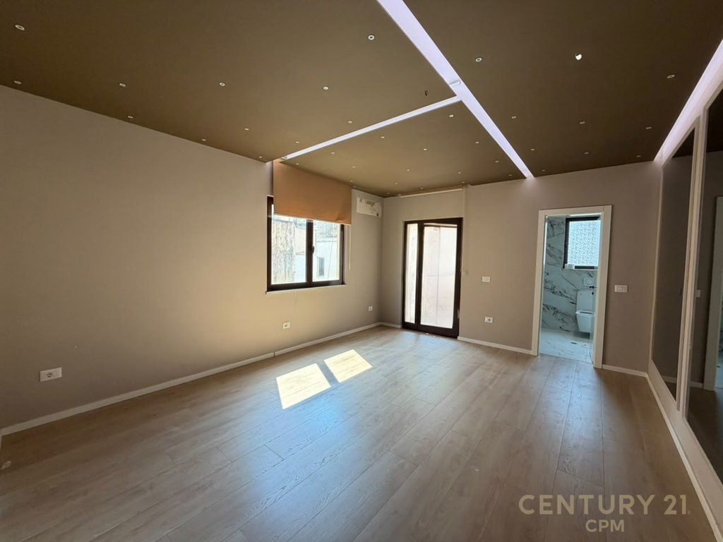 OFFICE FOR RENT IN THE FORMER BLOK! 2,000 € /Month