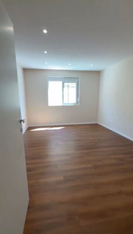 Shitet Apartament 2+1 ne Durres