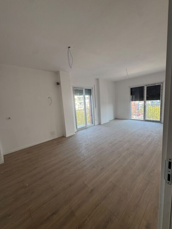 Apartament 2+1+2 Në Shitje Kamëz ID 5535