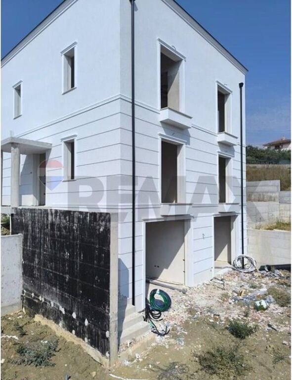 Villa for sale Lake Farka.