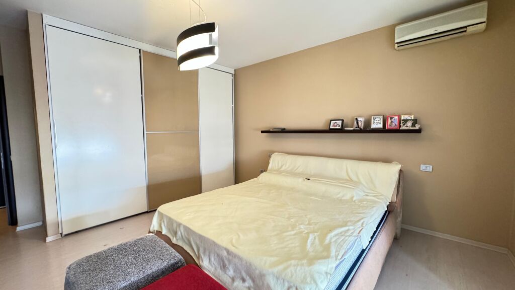 2+1 apartment for rent at Komuna e Parisit!