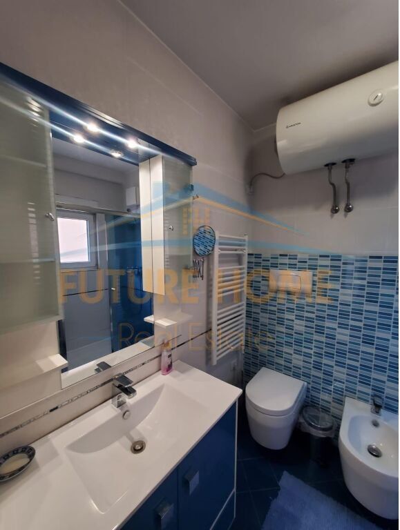 Qera, Apartament 2+1+2 , Tek Mozaiku , 21 Dhjetori , Tiranë 80,000 Lekë