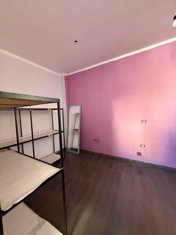Ambiente ideale per negozio, magazzino o ufficio nel centro di Tirana