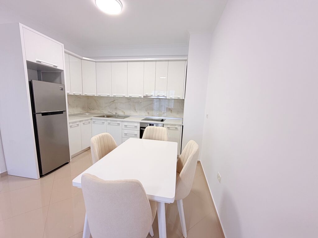 🏡 FOR RENT APARTMENT 1+1 – GREEN CITY, ASTIR  📍 Location: Green City, Astir 🏢 Floor: 2 🛗 New building with elevator 🛏️ Typology 1+1 💰 Price: 55,000 lek/month  Apartment located in a highly sought and accessible area.  📞 For more information or for a visit, contact privately.
