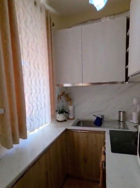 Apartament 1+1 me qira tek Rruga e Kavajes!
