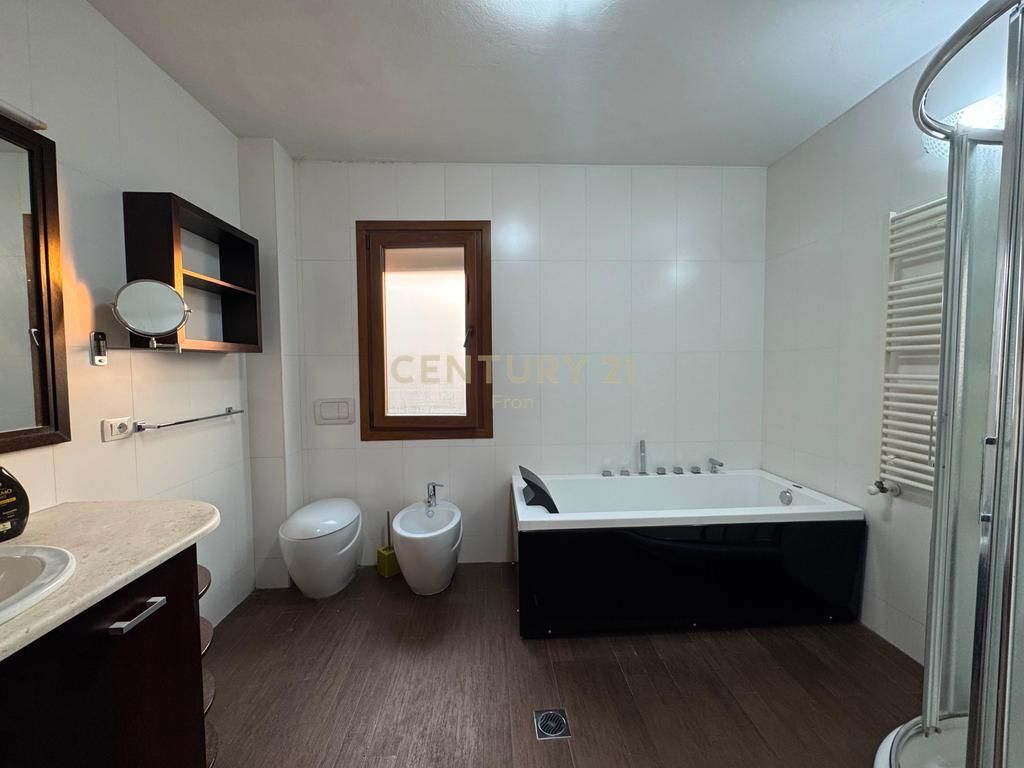 Apartament 2+1+2 per shitje te Varri Bamit