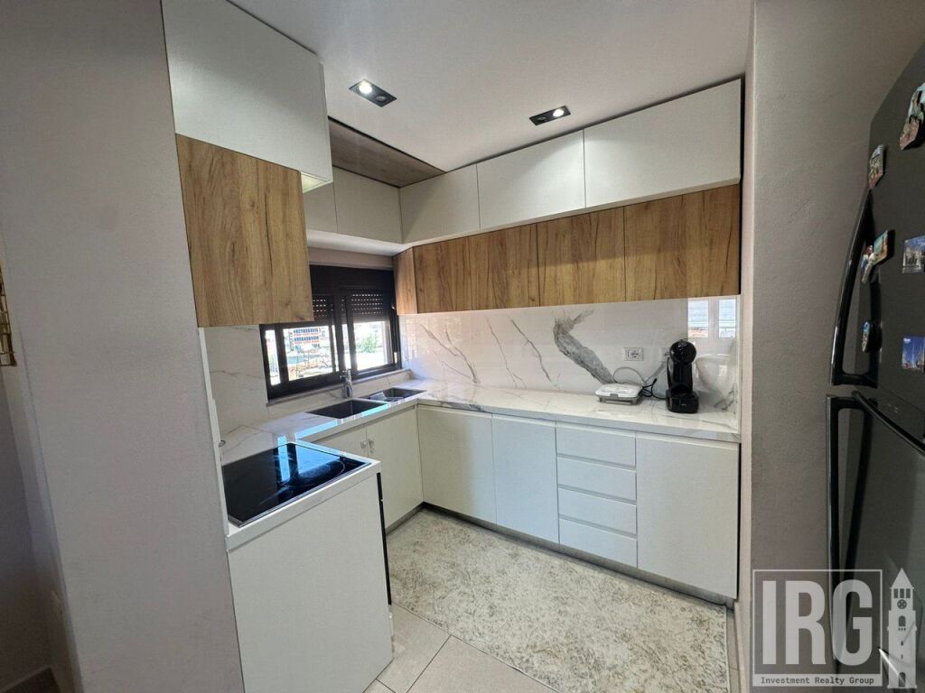 Jepet apartament 2+1+Verande me qira tek Oxhaku , Xhamlliku , Kinostudio , Porcelan .  