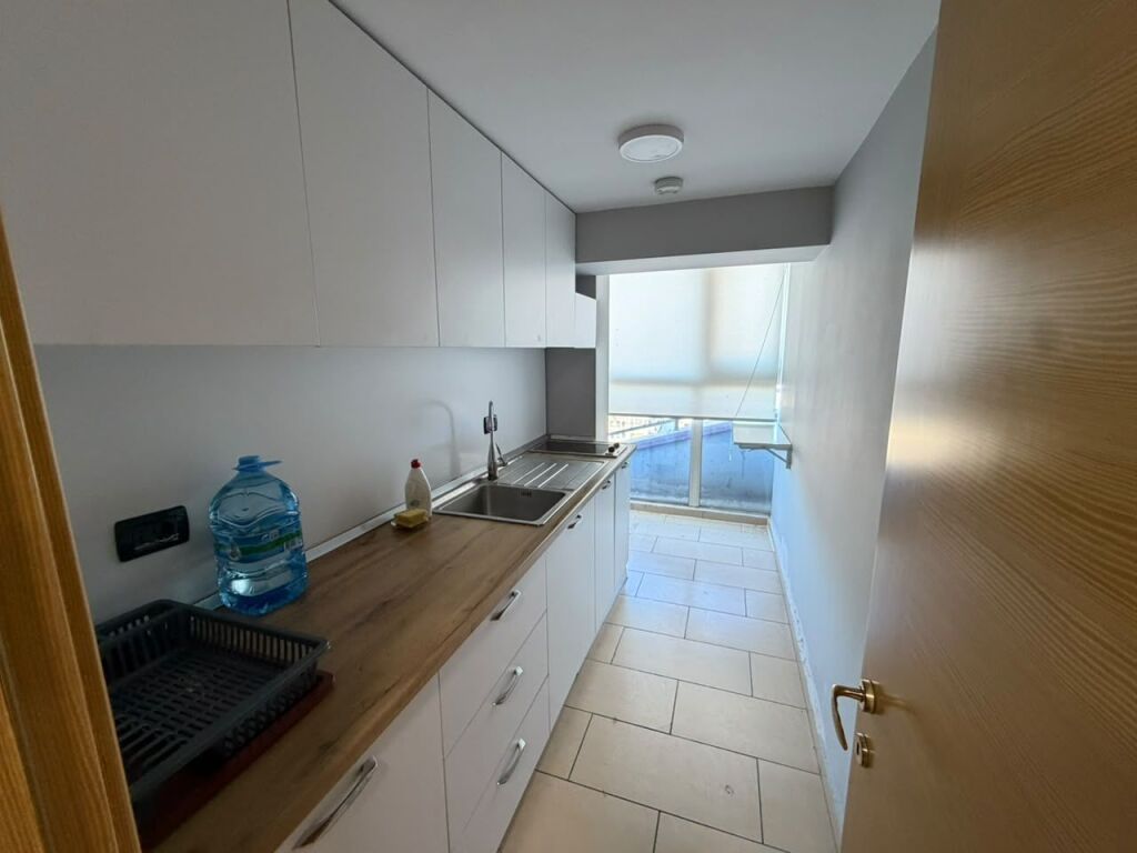 🏢 LOCALE IN AFFITTO IN VIA KAVAJES