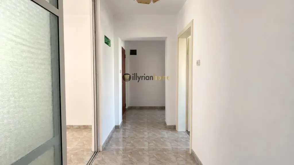 QIRA | APARTAMENT 3+1 | PRANË MINISTRISË SË DREJTËSISË
