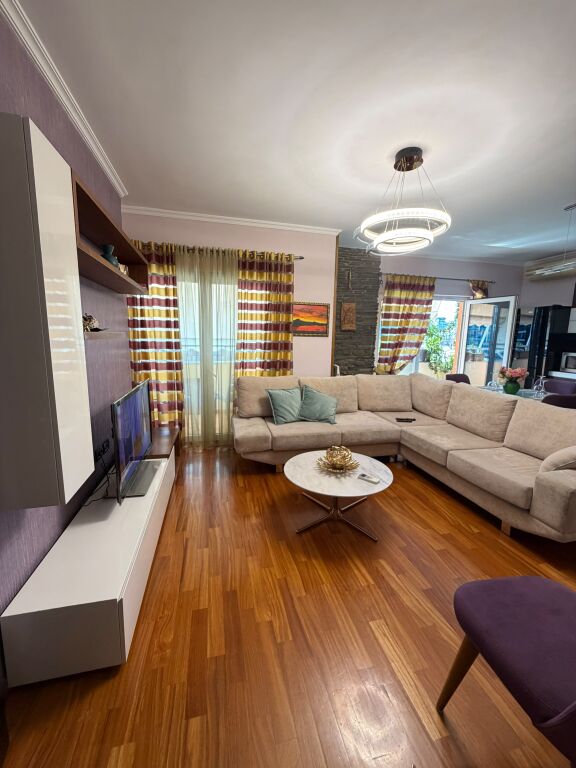 Për Qira - Apartament 2+1 - Pranë Air Albania