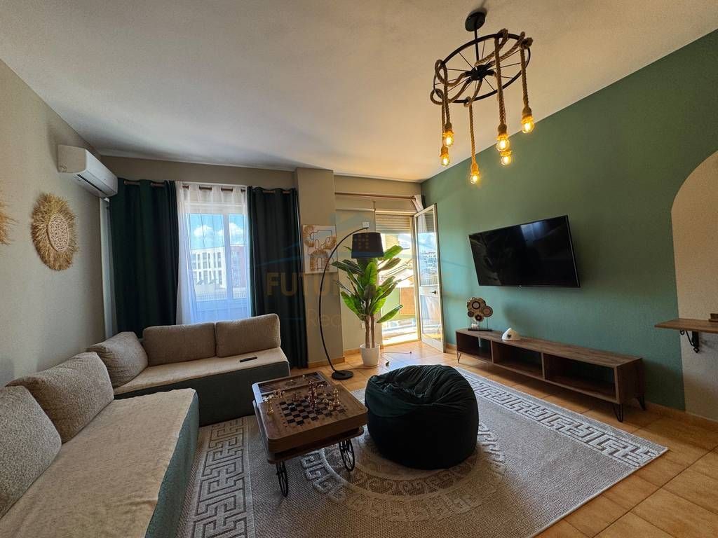 Shitet, Apartament 1+1, Rruga e Barrikadave, Tirane