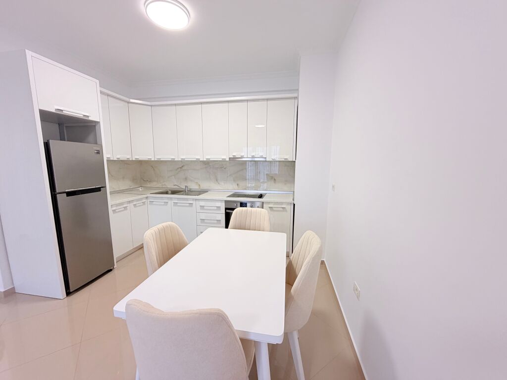 🏡 FOR RENT APARTMENT 1+1 – GREEN CITY, ASTIR  📍 Location: Green City, Astir 🏢 Floor: 2 🛗 New building with elevator 🛏️ Typology 1+1 💰 Price: 55,000 lek/month  Apartment located in a highly sought and accessible area.  📞 For more information or for a visit, contact privately.