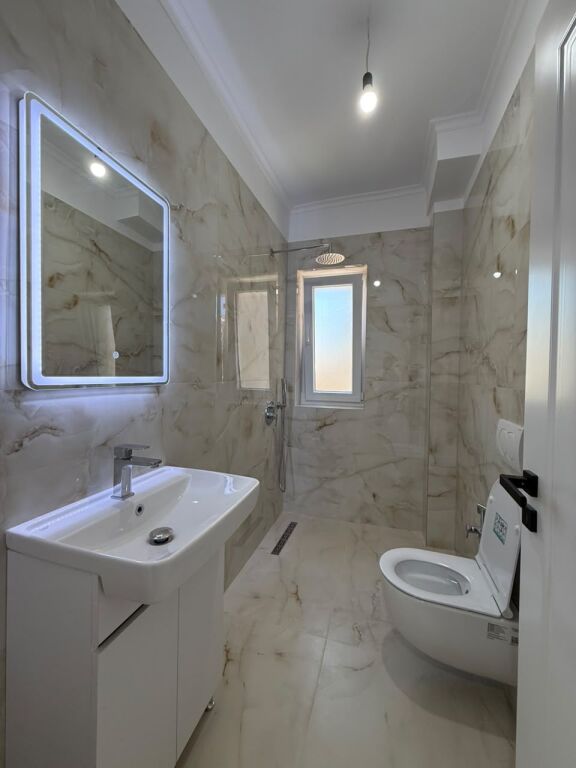 Shitet apartament 1+1 tek Shkolla e Kuqe
