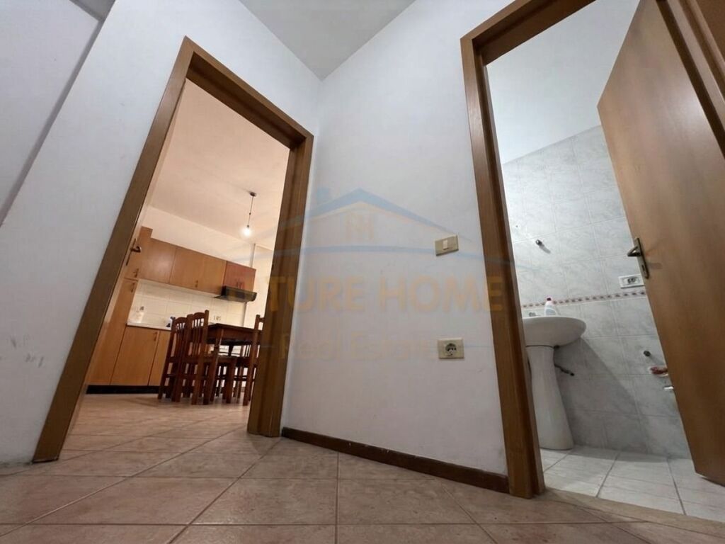 Qira, Apartament 2+1+2, Bulevardi Zogu I, Tiranë.
