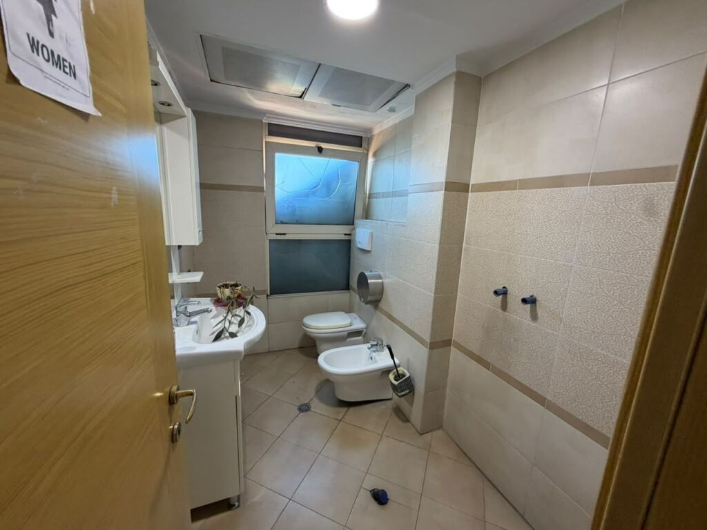 🏢 LOCALE IN AFFITTO IN VIA KAVAJES