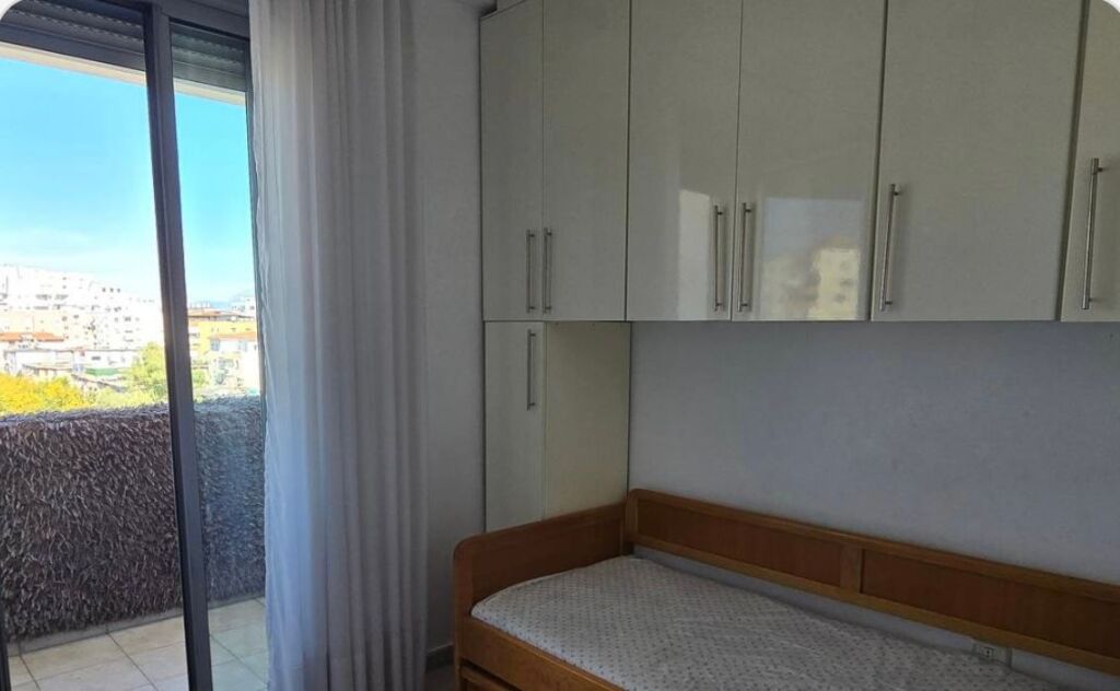 Apartament 3+1 ne shitje , Perballe Delijorgjit !